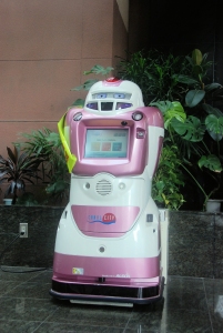 Fukuoka Canal City Robot